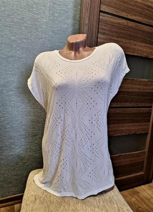 Біла футболка з камінцями на 48-50