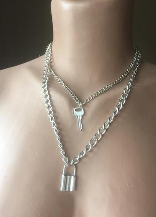 Ожерелье колье чокер цепочка многослойная серебристая с подвеской замок ключик3 фото