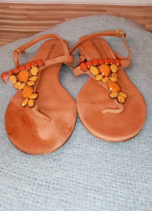 Шкіряні босоніжки фірми laura mannini