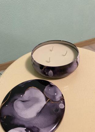 Свеча ароматическая в металлической банке с крышкой марбл, ваниль, свічка ароматична соєва3 фото