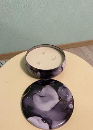 Свеча ароматическая в металлической банке с крышкой марбл, ваниль, свічка ароматична соєва8 фото