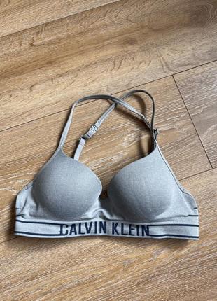 Топ від calvin klein