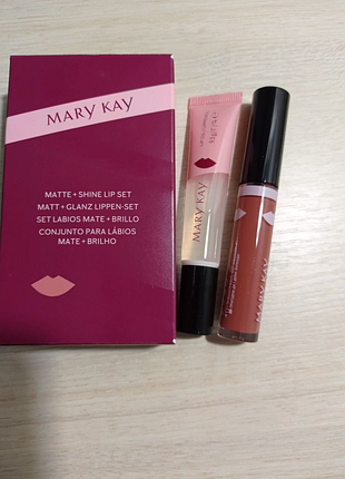 Набір для губ матовість і сяйво кориця новинка