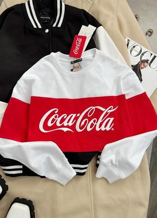 Белый укороченый саитшот с красной полоской и надписью coca cola