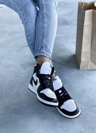 Жіночі кросівки nike air jordan 1 retro high black white 1 знижка sale | smb4 фото