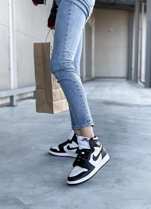 Жіночі кросівки nike air jordan 1 retro high black white 1 знижка sale | smb3 фото