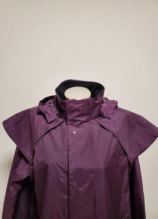 Красивый брендовый плащ или длинная куртка с капюшоном с водоотталкивающим эффектом3 фото
