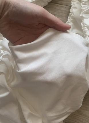Белое нарядное платье резинка на плече6 фото
