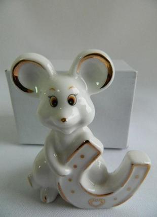 Статуэтка сувенир фарфоровая мышка с подковой