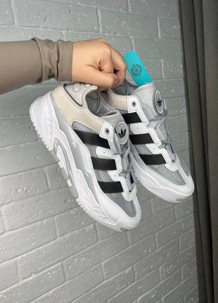 Стильные женские кроссовки adidas niteball white grey black белые
