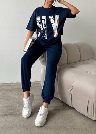 Костюм спортивный женский оверсайз футболка с принтом штаны джоггеры на высокой посадке с карманами качественный стильный трендовый синий бежевый2 фото