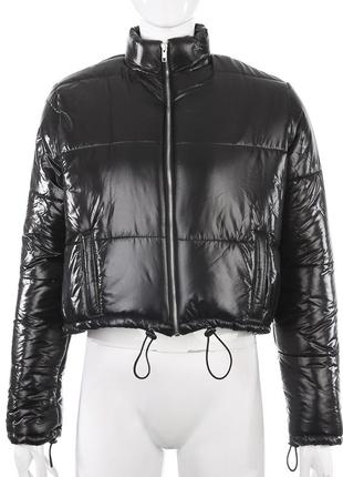 Женская демисезонная куртка короткая дутая. пуховик осенний в стиле zara (черный)4 фото