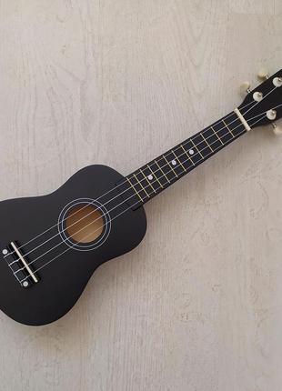Укулеле сопрано! black