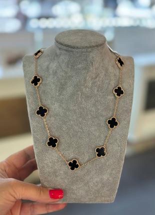 Брендовая подвеска с черными клеверами в розовом золоте