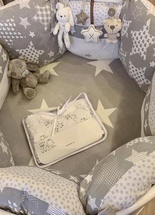 Срочно! детская овальная кроватка + матрасы + балдахин + текстиль