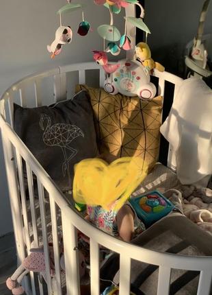 Срочно! детская овальная кроватка + матрасы + балдахин + текстиль