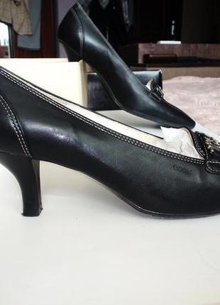 Продам шикарные женские итальянские  туфли лодочки geox 39 размер4 фото