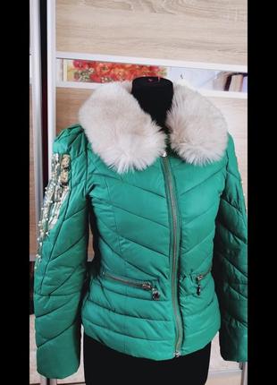 Демісезонна жіноча куртка приталеного сілуету 42-44 розмір