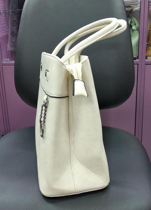 Женская светлая сумка на два отделения на плечо4 фото