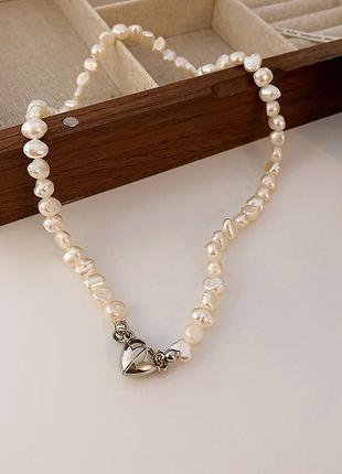 Чокер-намисто, кольє з штучними перлами на магнітній застібці серце