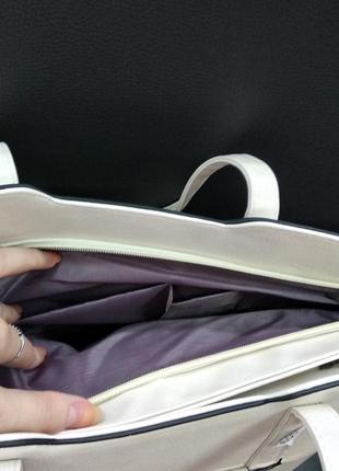 Женская сумка молочного цвета с двумя ручками7 фото