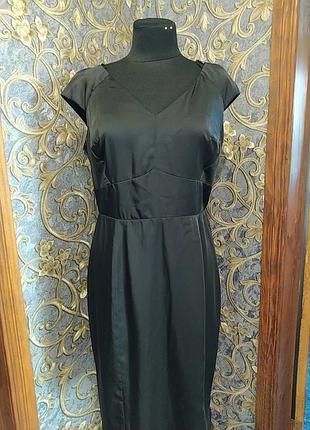 Черное вечернее платье с очень красивой спиной