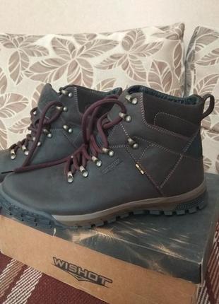 Суперські черевики.