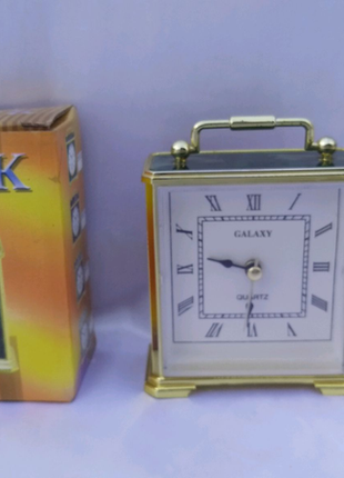 Кварцові настільні годинники будильник galaxy.9 фото