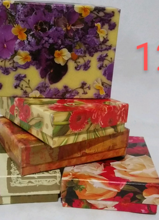 Коробка подарункова, картонна, кольорова 12/9/3 см