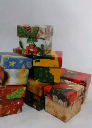 Коробка подарункова, картонна *новорічна* 4/4/4 див. n -1002 фото