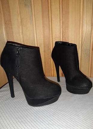 Чёрные деми ботиночки на высоком каблуке молния с наружной стороны1 фото