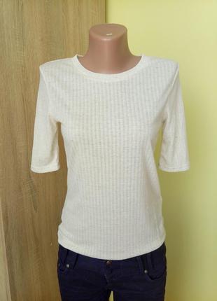 Трикотажна футболка в рубчик