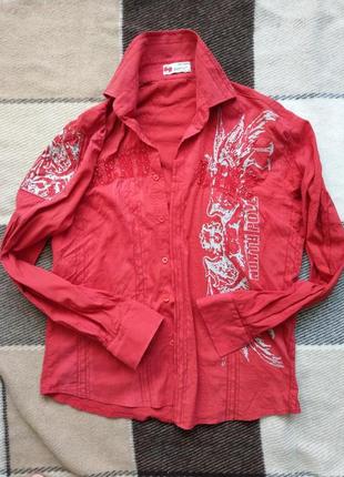 Фирменная красивая рубашка со стразами