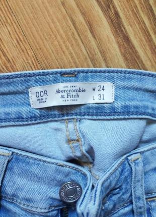 Красивые зауженные женские джинсы со стразами и дырками от abercrombie&fitch, размер xs4 фото