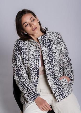Женская куртка на кнопках с леопардовыми пятнами3 фото
