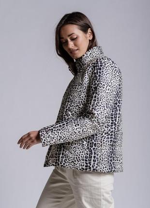 Женская куртка на кнопках с леопардовыми пятнами5 фото