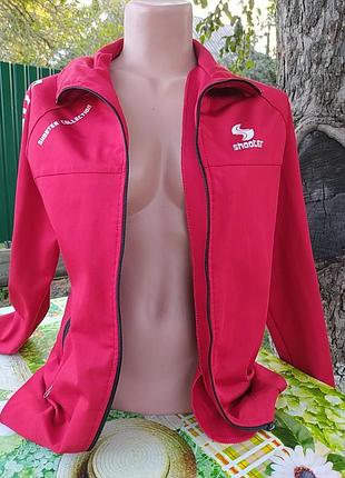 Красная спортивная кофта на змейке