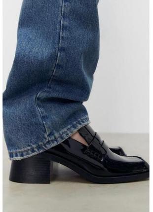 Zara крутые лаковые лоферы, р.36