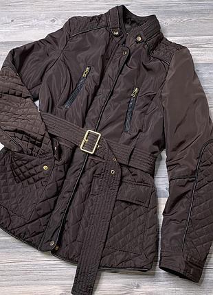 Коричнева шоколадна демісезонна демі стьобана приталеная курточка