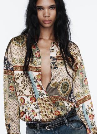 Сатінова сорочка з принтом петч ворк zarа