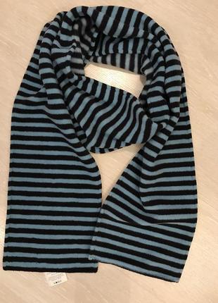 Дуже красивий і стильний брендовий шарфик в смужку.