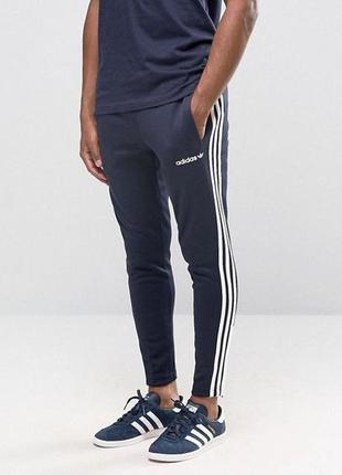 Спортивные штаны adidas стильные зауженные1 фото
