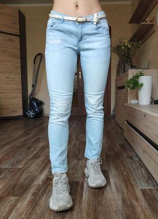 Джинсы boyfriend светлые