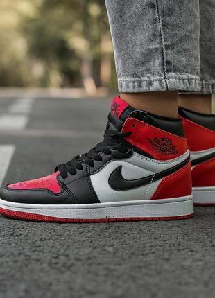 Женские кроссовки nike air jordan 1 retro “ red black”2 фото