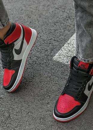 Женские кроссовки nike air jordan 1 retro “ red black”4 фото