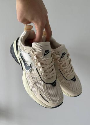 Жіночі кросівки nike v2k runtekk beige найк бежевого кольору