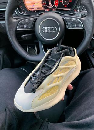 Женские кроссовки adidas yeezy boost 700 v3 srphym