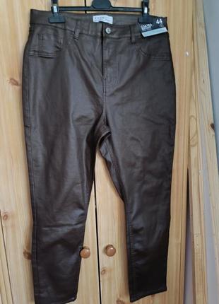 Брюки новые "coated skinny", фирменные "primark" р.42.