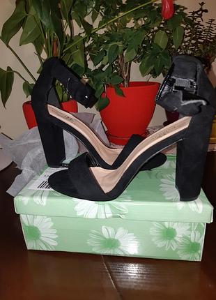 Замшеві босоніжки