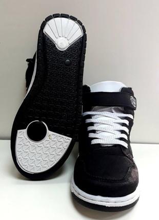 Стильні кеди-хайтопы, кросівки від німецького бренду disney.4 фото